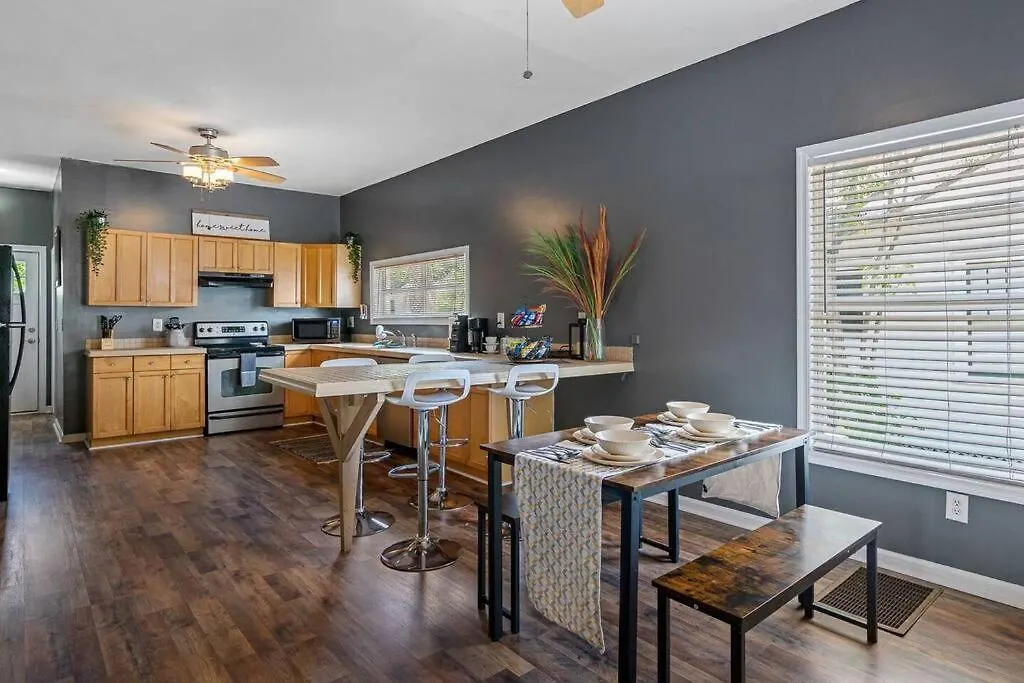 Wonderful 3 Bed 2 Bath House In Heart Of Ybor City 坦帕 度假居